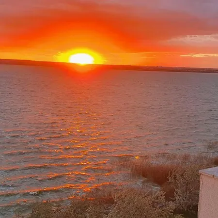 Vega View アパート ママイア