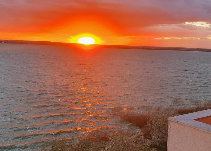 Vega View アパート ママイア